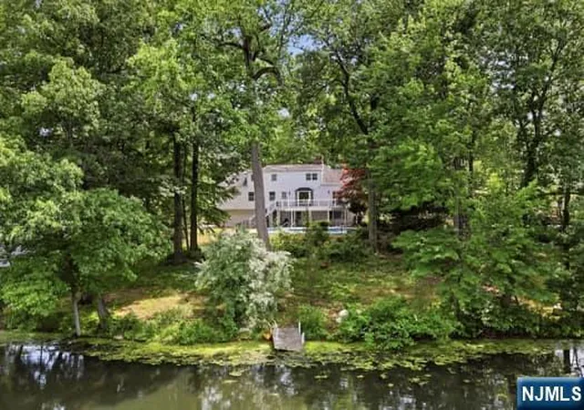 Photo 3 of Sale Pending at 376 Lakeview Dr, Wyckoff, NJ 07481 | MLS# 26021926 | Listing updated on 2026-08-26