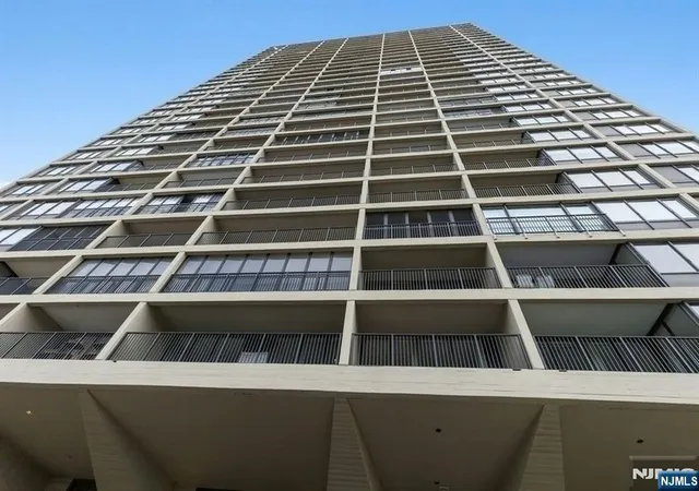 2nd image of 6 Horizon Rd, Fort Lee, NJ 07024