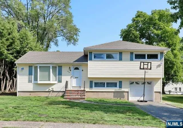 Photo 1 of Single family home for sale at 42 05 Williams St, Fair Lawn, NJ 07410 | MLS# 26022110 | Listing updated on 2026-08-30