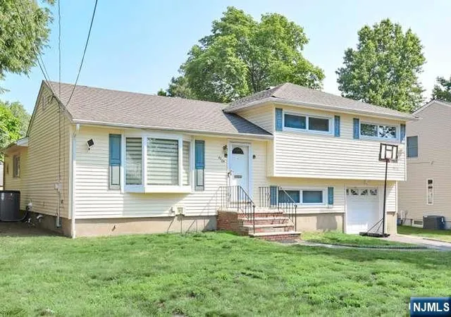 Photo 2 of Single family home for sale at 42 05 Williams St, Fair Lawn, NJ 07410 | MLS# 26022110 | Listing updated on 2026-08-30