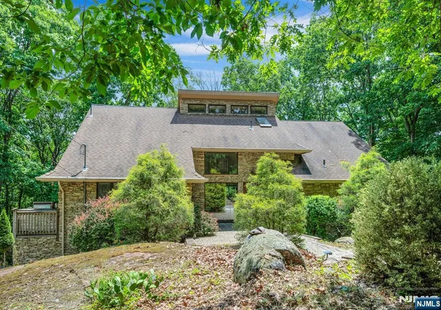 1st image of 737 Ridge Rd, Kinnelon Borough, NJ 07405 | MLS# 26022149