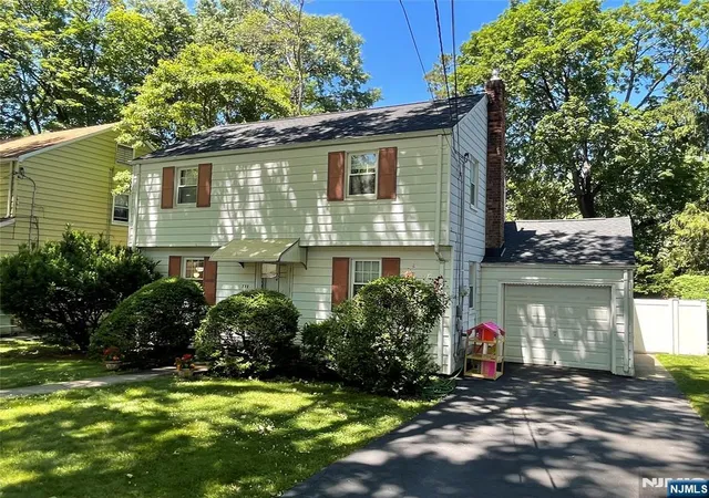 Photo 1 of Single family home for sale at 772 Stelton St, Teaneck, NJ 07666 | MLS# 26022279 | Listing updated on 2026-09-02