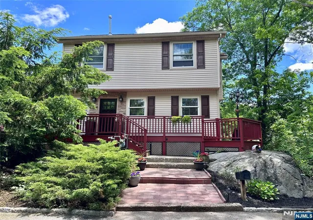 Photo 1 of Single family home for sale at 13 Oak St, Wanaque, NJ 07420 | MLS# 26022652 | Listing updated on 2026-08-16