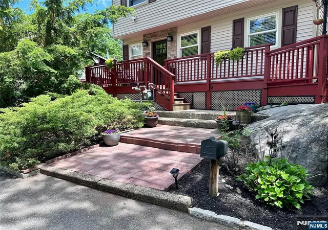 Photo 3 of Single family home for sale at 13 Oak St, Wanaque, NJ 07420 | MLS# 26022652 | Listing updated on 2026-08-16