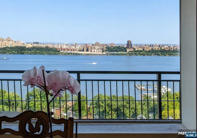 1st image of 4 Horizon #1022, Fort Lee, NJ 07024 | MLS# 26022842