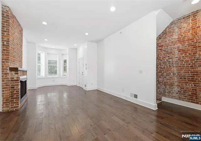 3rd image of 252 Mt Pleasant Ave #1, Newark, NJ 07104 | MLS# 26022853