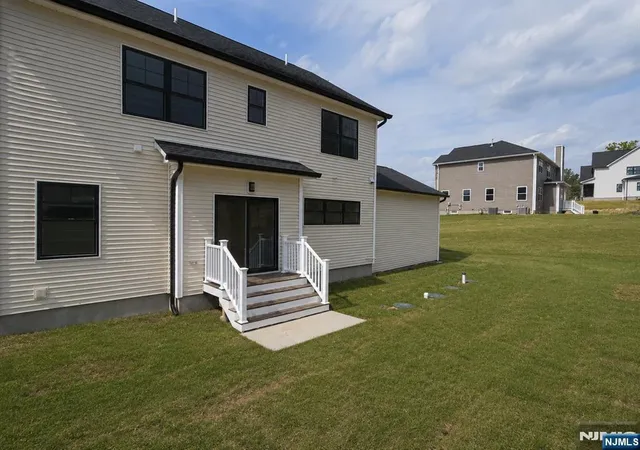 2nd image of 9 Emerald Dr, Hamburg, NJ 07419 | MLS# 26023080