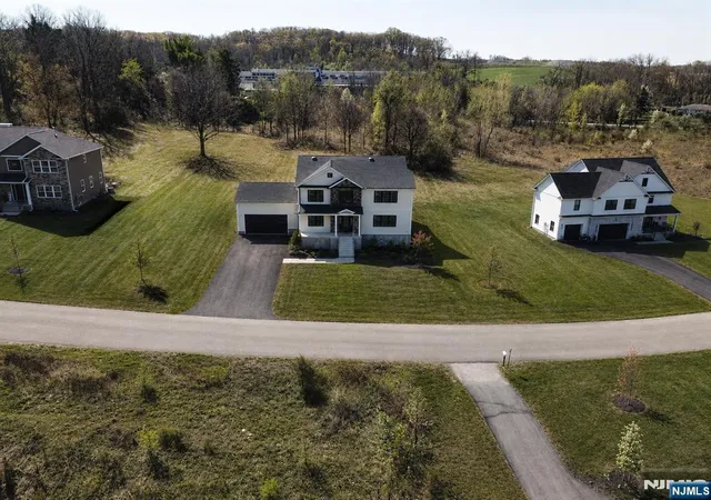 35th image of 9 Emerald Dr, Hamburg, NJ 07419 | MLS# 26023080