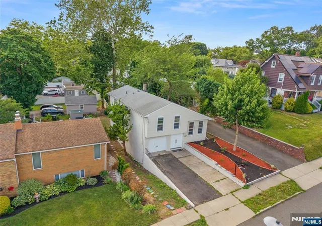 Photo 3 of Single family home for sale at 11 Hampton Pl, Nutley, NJ 07110 | MLS# 26023210 | Listing updated on 2026-08-23