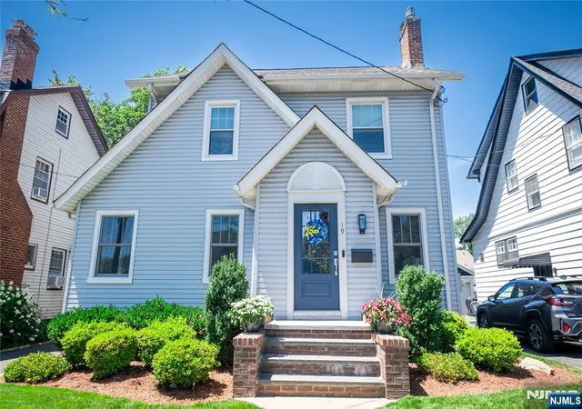 Photo 2 of Sale Pending at 19 Overlook Ter, Maplewood, NJ 07040 | MLS# 26023244 | Listing updated on 2026-07-27