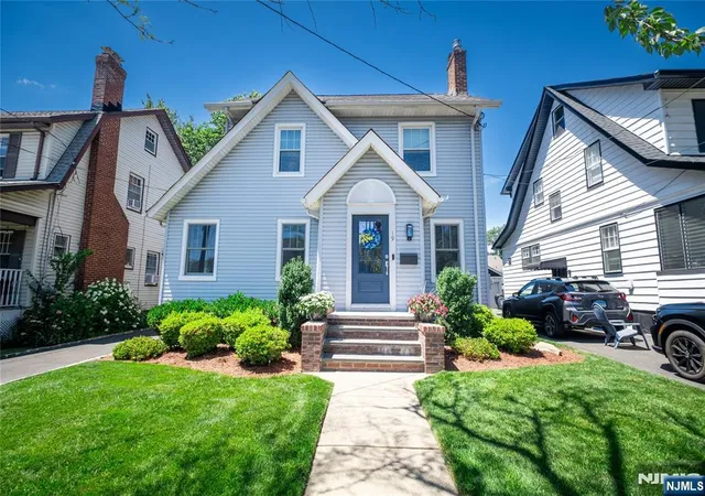 Photo 3 of Sale Pending at 19 Overlook Ter, Maplewood, NJ 07040 | MLS# 26023244 | Listing updated on 2026-07-27