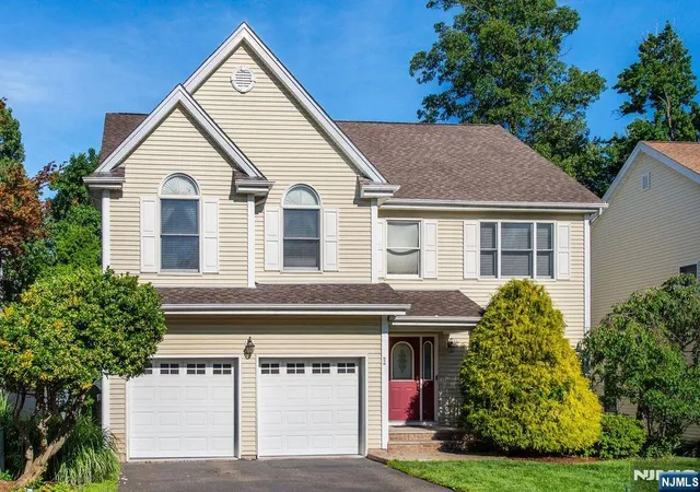 Photo 2 of Sale Pending at 7 Wayne Ct, Waldwick, NJ 07463 | MLS# 26023300 | Listing updated on 2026-08-30