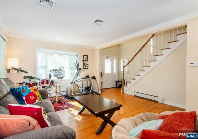 Photo 4 of Sale Pending at 7 Wayne Ct, Waldwick, NJ 07463 | MLS# 26023300 | Listing updated on 2026-08-30