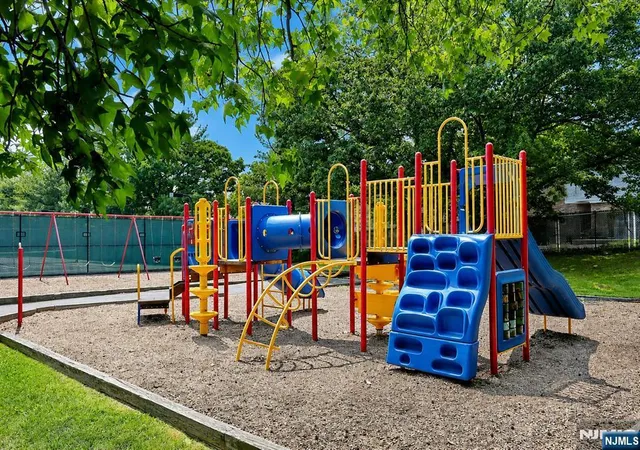 2nd image of 6 Horizon Rd, Fort Lee, NJ 07024