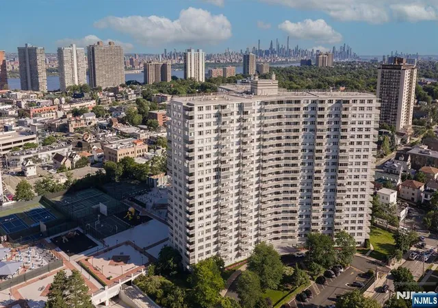 24th image of 2000 Linwood Ave #15P, Fort Lee, NJ 07024 | MLS# 26023368