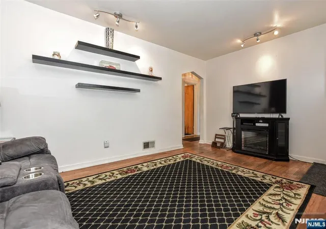 Photo 4 of Single family home for sale at 166 Kent St, Hackensack, NJ 07601 | MLS# 26023403 | Listing updated on 2026-09-06