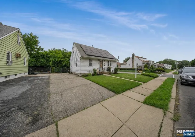 Photo 2 of Sale Pending at 279 Bergen Blvd, Woodland Park, NJ 07424 | MLS# 26023464 | Listing updated on 2026-08-12