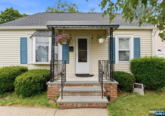 Photo 1 of Single family home for sale at 4 Salem Rd, Paterson, NJ 07502 | MLS# 26023569 | Listing updated on 2026-08-12