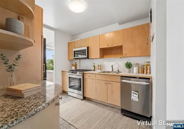Photo 4 of House for sale at 4 Horizon Rd # G18, Fort Lee, NJ 07024 | MLS# 26023598 | Listing updated on 2026-09-18