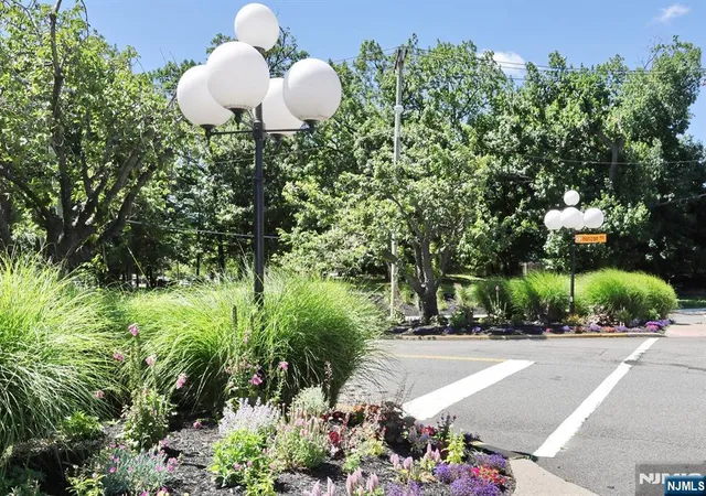 2nd image of 3 Horizon Rd, Fort Lee, NJ 07024