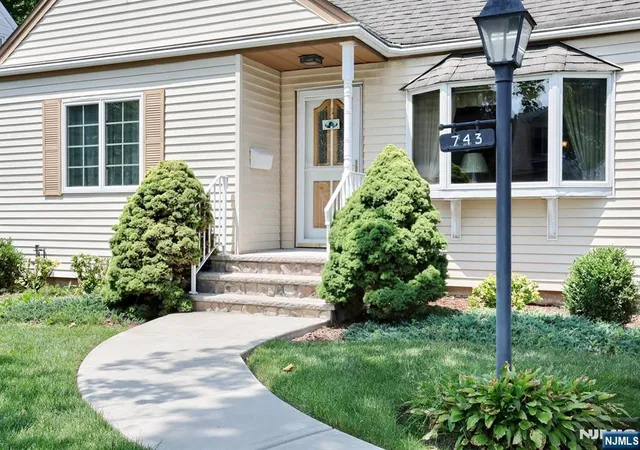 Photo 2 of Sale Pending at 743 Palmer Ave, Maywood, NJ 07607 | MLS# 26023794 | Listing updated on 2026-08-01