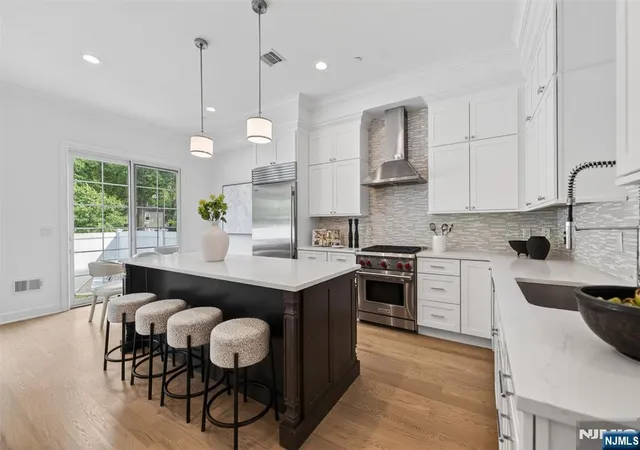 Photo 4 of Townhouse for sale at 10 Gabriel Ct, Paramus, NJ 07652 | MLS# 26023889 | Listing updated on 2026-09-19