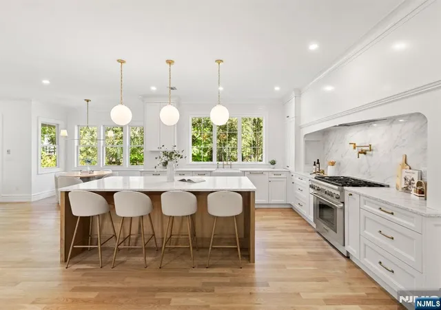 4th image of 501 Sterling Pl, Ridgewood, NJ 07450 | MLS# 26023979