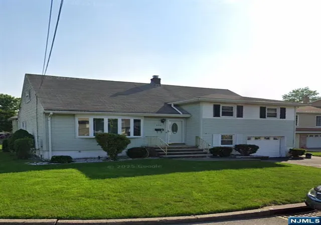 Photo 2 of Single family home for sale at 533 Sollas Ct, Lyndhurst, NJ 07071 | MLS# 26024015 | Listing updated on 2026-08-19