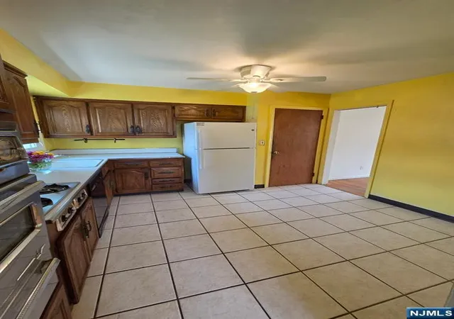 Photo 4 of Single family home for sale at 533 Sollas Ct, Lyndhurst, NJ 07071 | MLS# 26024015 | Listing updated on 2026-08-19