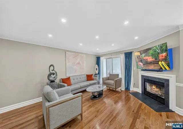 Photo 3 of Sale Pending at 513 Windsor Dr, Palisades Park, NJ 07650 | MLS# 26024046 | Listing updated on 2026-09-04