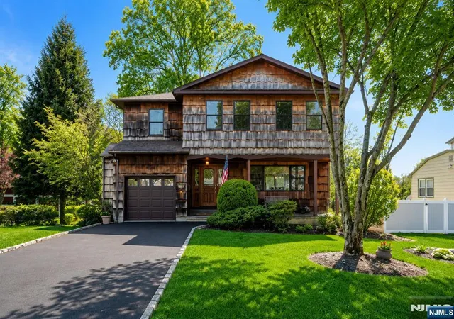 Photo 1 of Single family home for sale at 10 Woodmere Rd, Caldwell, NJ 07006 | MLS# 26024055 | Listing updated on 2026-08-13