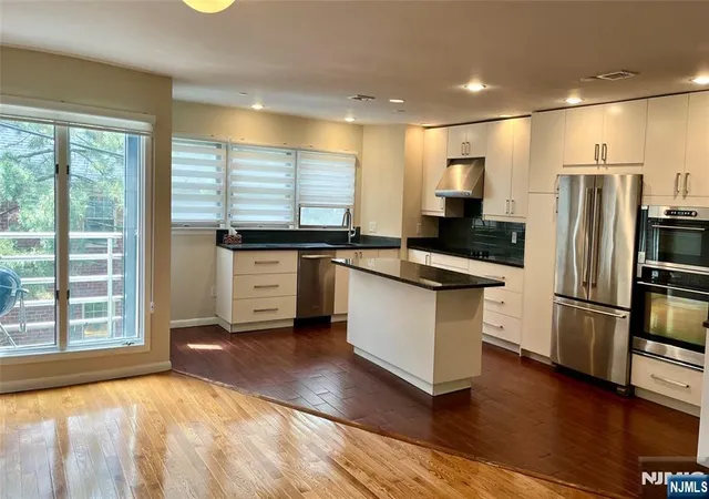 Photo 3 of Sale Pending at 1275 Anderson Ave #A4, Fort Lee, NJ 07024 | MLS# 26024100 | Listing updated on 2026-09-11