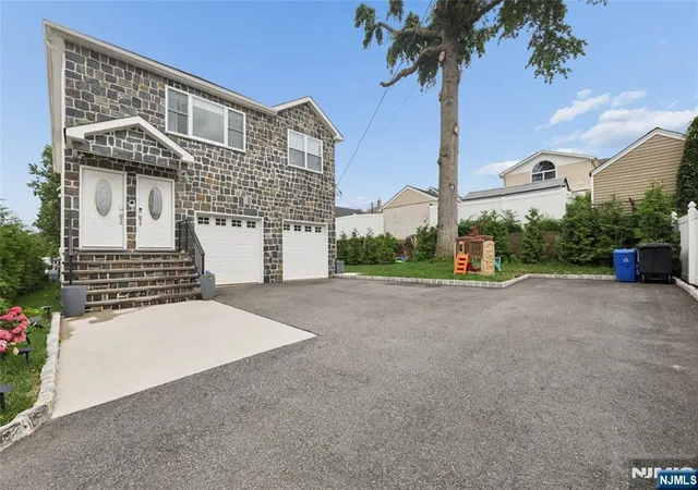Photo 2 of Sale Pending at 518 8th St, Lyndhurst, NJ 07071 | MLS# 26024107 | Listing updated on 2026-09-17