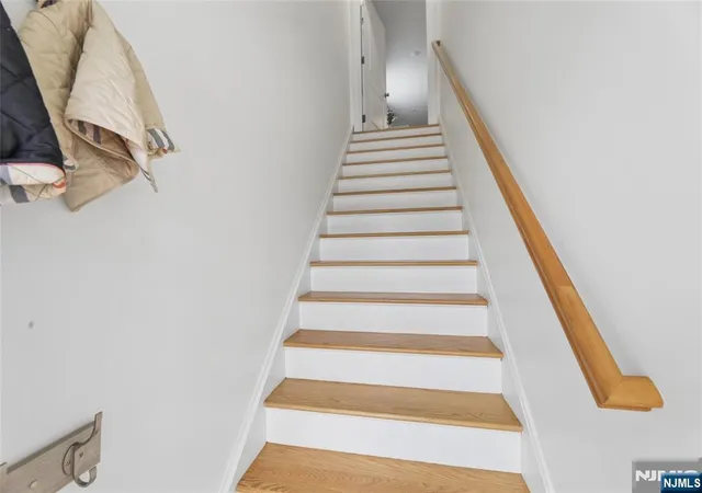 Photo 4 of Sale Pending at 518 8Th St, Lyndhurst, NJ 07071 | MLS# 26024107 | Listing updated on 2026-09-17