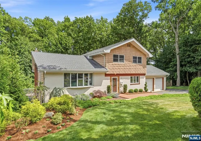 Photo 3 of Single family home for sale at 651 Floyd St, Englewood Cliffs, NJ 07632 | MLS# 26024214 | Listing updated on 2026-09-06