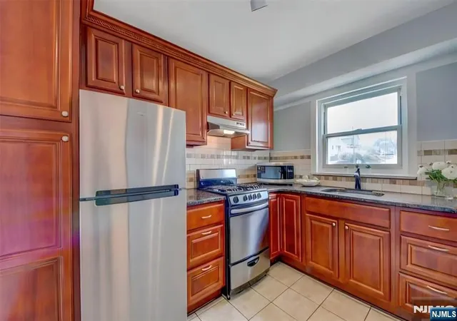 3rd image of 370 Esplanade, Hackensack, NJ 07601