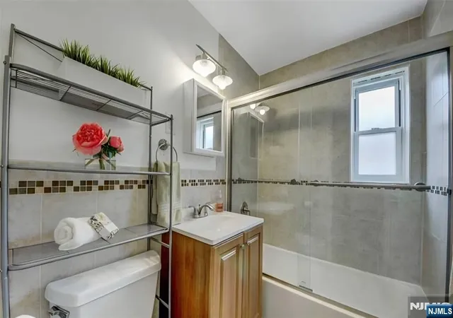 5th image of 370 Esplanade, Hackensack, NJ 07601