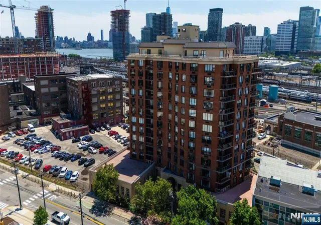 2nd image of 415 Newark St, Hoboken, NJ 07030
