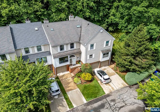 Photo 4 of Townhouse for sale at 4506 Stonehedge Rd #4506, Edison, NJ 08820 | MLS# 26024259 | Listing updated on 2026-08-30