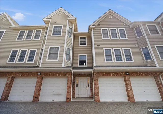 Photo 1 of Sale Pending at 270 Grand Ave #4C, Palisades Park, NJ 07650 | MLS# 26024408 | Listing updated on 2026-08-14