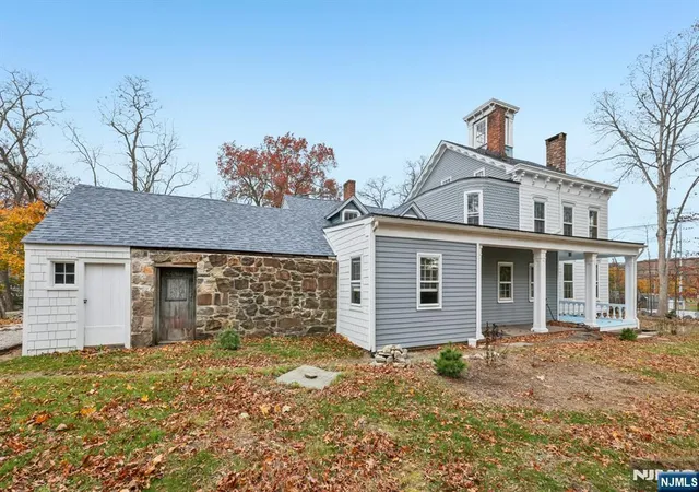 Photo 3 of Single family home for sale at 142 Island Rd, Mahwah, NJ 07430 | MLS# 26024417 | Listing updated on 2026-08-17