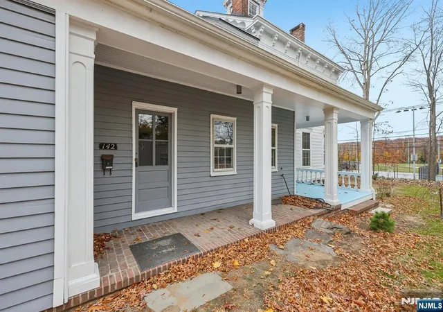 Photo 3 of Single family home for sale at 142 Island Rd, Mahwah, NJ 07430 | MLS# 26024417 | Listing updated on 2026-08-17