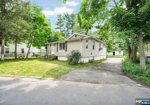 2nd image of 191 Fayette Ave, Wayne, NJ 07470 | MLS# 26024441
