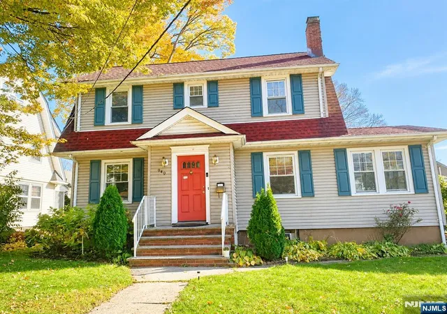 Photo 1 of Single family home for sale at 949 Garrison Ave, Teaneck, NJ 07666 | MLS# 26024461 | Listing updated on 2026-08-28