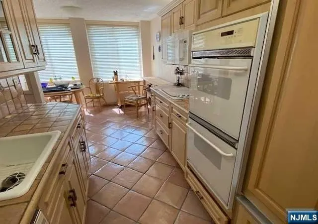 3rd image of 300 Winston Dr #302, Cliffside Park, NJ 07010 | MLS# 26024507