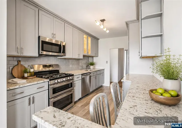 Photo 3 of Condo for sale at 5 Horizon #1708, Fort Lee, NJ 07024 | MLS# 26024532 | Listing updated on 2026-09-01