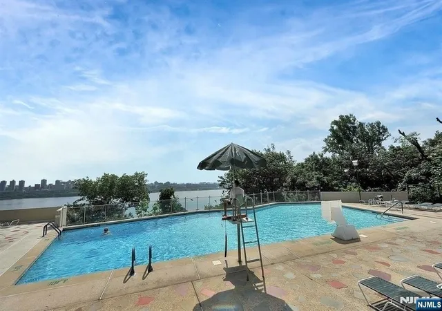 2nd image of 5 Horizon, Fort Lee, NJ 07024