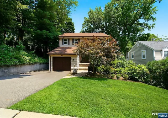 Photo 2 of Single family home for sale at 308 Ross Ave, Hackensack, NJ 07601 | MLS# 26024580 | Listing updated on 2026-09-09