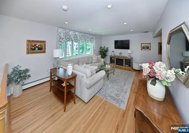 2nd image of 102 Lisa Ct, Wyckoff, NJ 07481 | MLS# 26024606