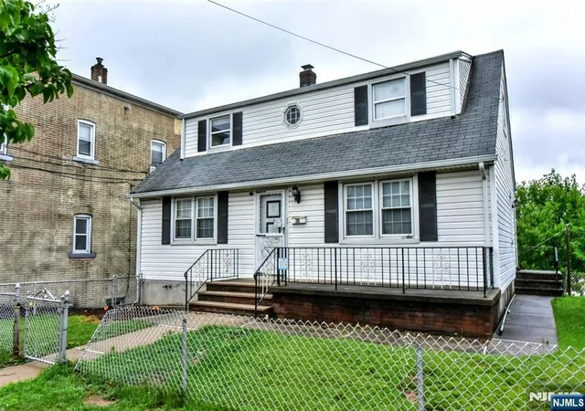 4th image of 391 Macarthur Ave, Garfield, NJ 07026 | MLS# 26024617